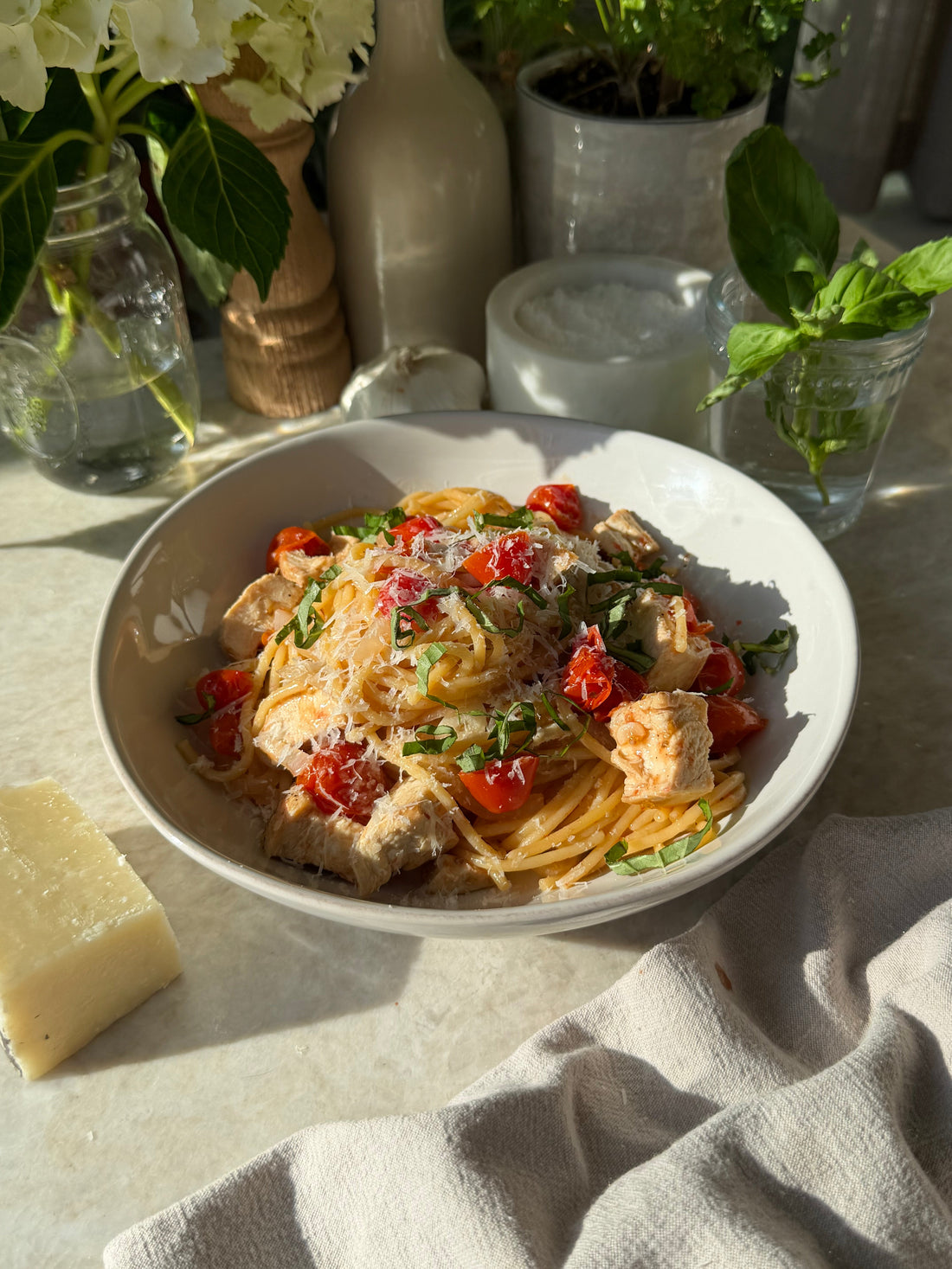 One Pan Pasta with Chicken, Tomato & Basil 