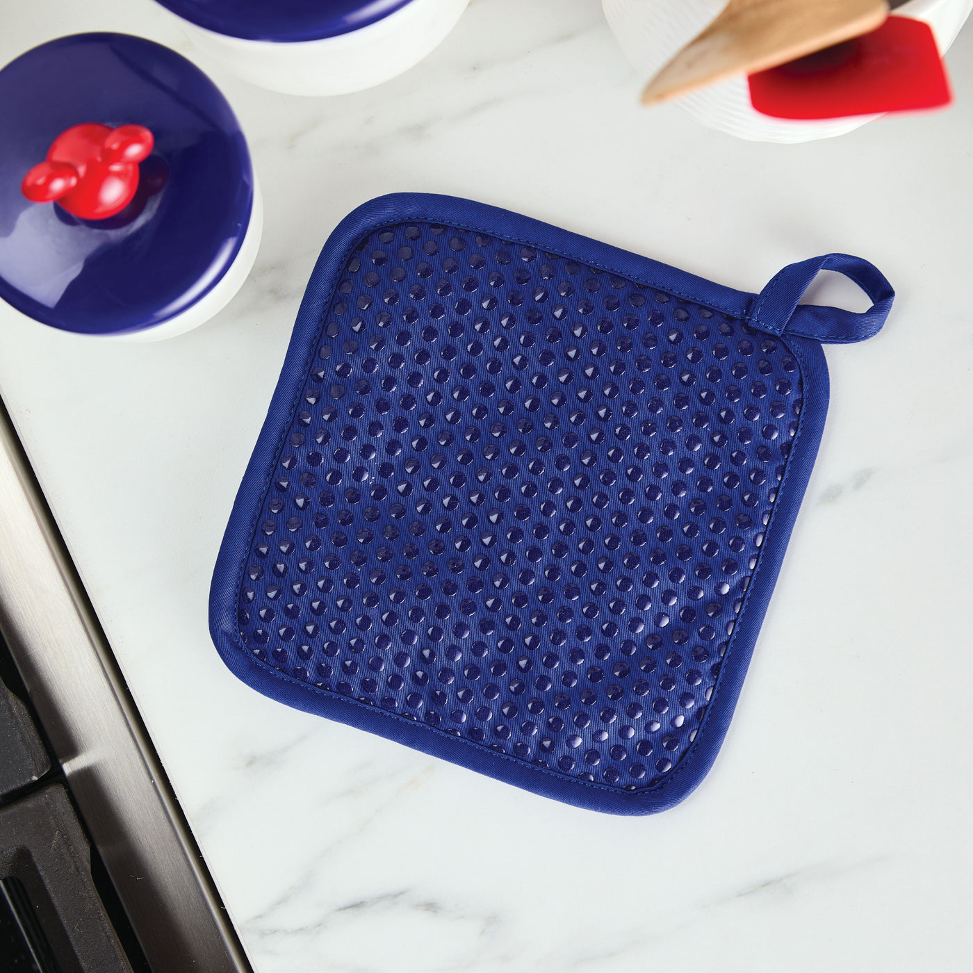 As a member of the Bon Voyage collection, the Bon Voyage Pot Holder brings a vibrant splash of blue to complement your white marble kitchen countertop.