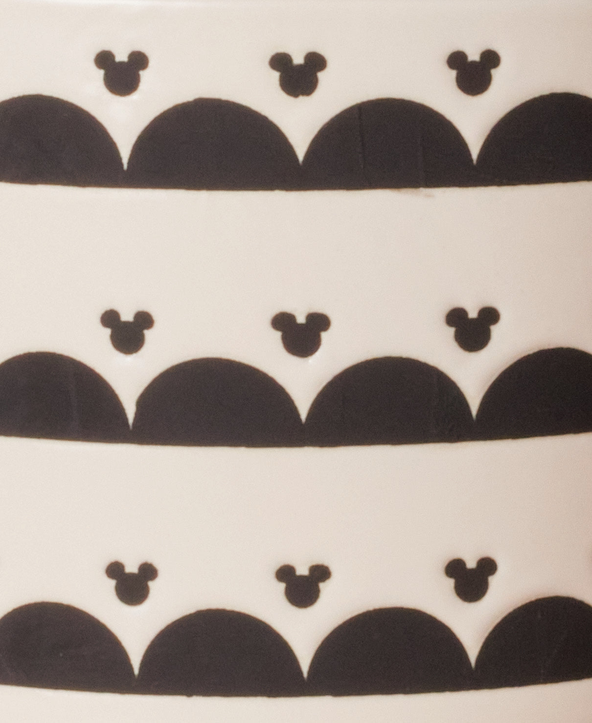 Add charm to your kitchenware collection with this 3-piece set of ceramic jars, featuring airtight lids and a sophisticated design.